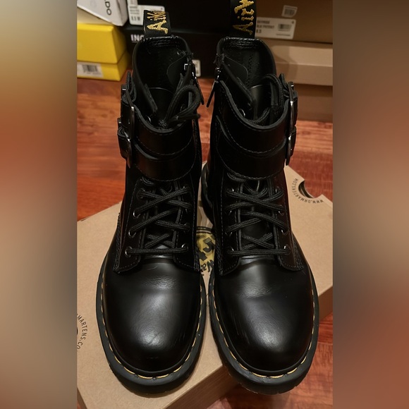 Dr. Martens 1460 Alt black boots in a size 8. - Picture 2 of 5